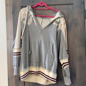 Free people oversize sweatshirt with embroidery.